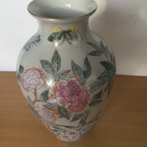 Vintage Chinese hand painted ceramic vase flowers butterfly Toyo 11" tall - Picture 5 of 8